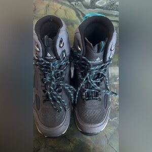 Vasque Charcoal and Aqua Outdoor Boots Men’s size 6